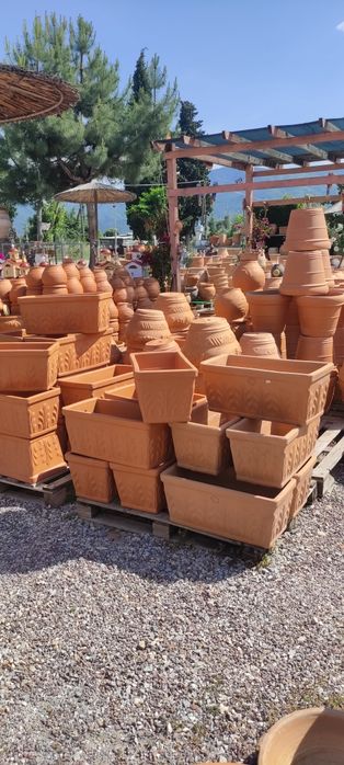 Глинени делви ,керамика,кашпи ,саксии