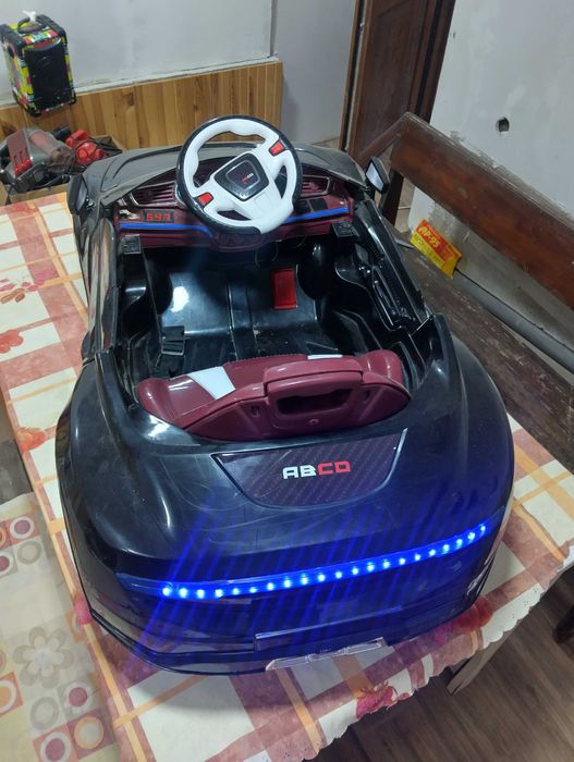 Акумулаторна детска кола