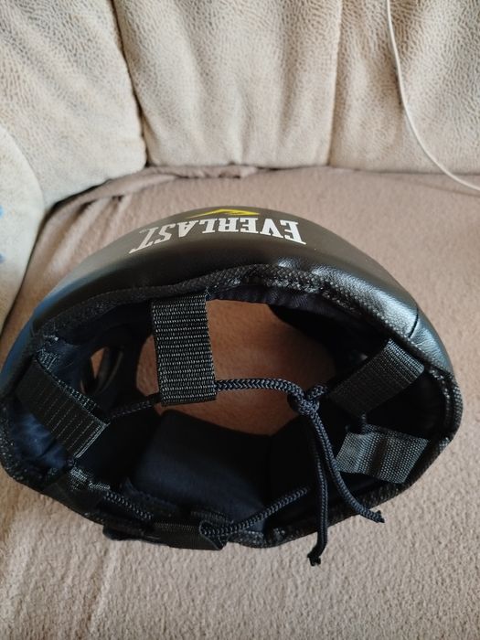 Шлем для тренировок новый.