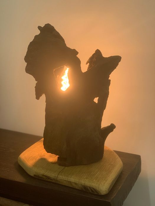 Veioza handmade din lemn natural