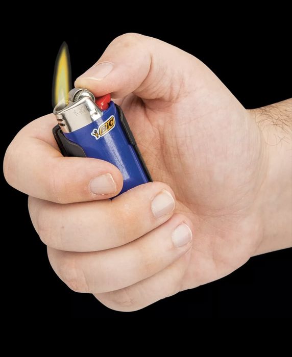 Калъф за запалка, джобно ножче, щипка за пари и щипка за закачване,