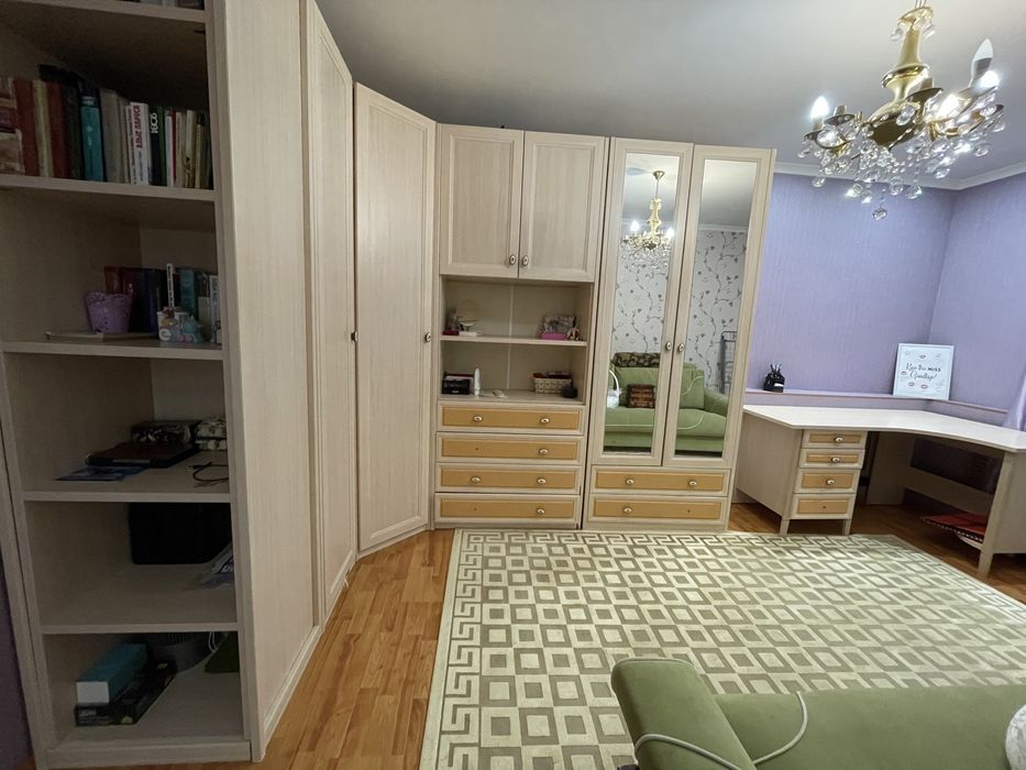 Продается гарнитур