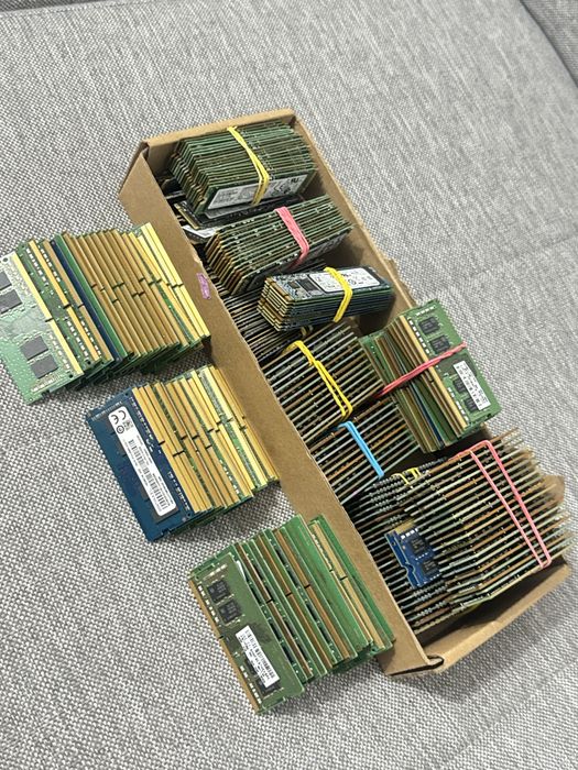 Ssd 256 , ram ddr 4 8 gb , ram ddr 3 8 gb ( sunt de laptop