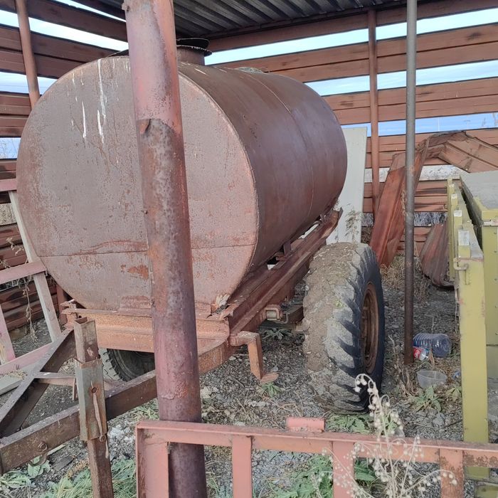 Прицеп с бочкой для воды 2.5 куба