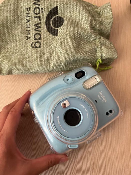 instax (фотоаппарат)