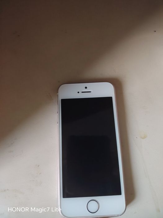 iPhone se 1  2016