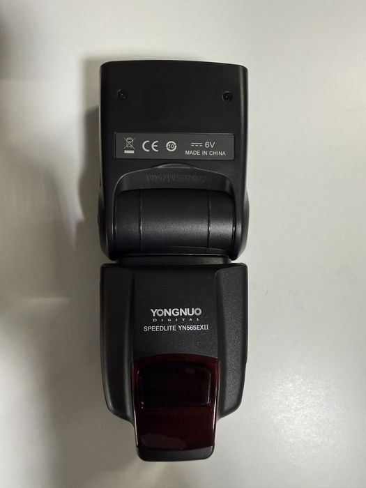 Vand kit foto Canon EOS 60D + obiectiv + blit detasabil