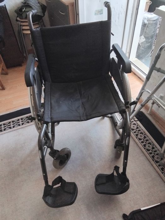 Инвалидное кресло