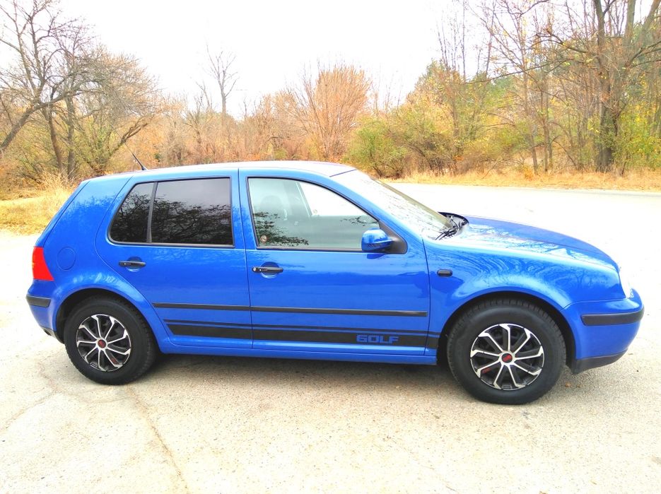 Продавам ФОЛКСВАГЕН Голф 1,6 С АГУ