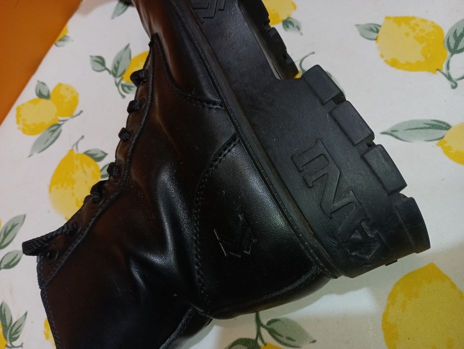 Karl Kani N 38 кожени боти - 17,5 €