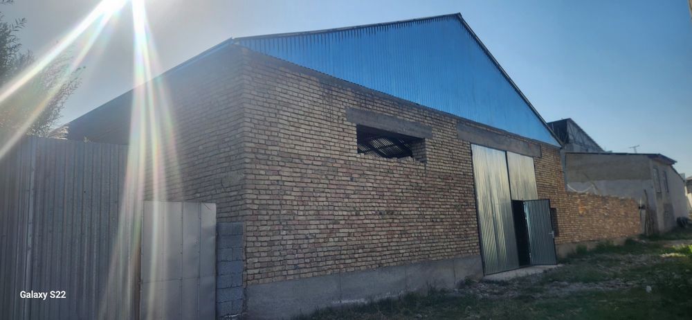 Тайёр здания сотилади 15метрга 15метр цех ва устахона килишга кулай жо