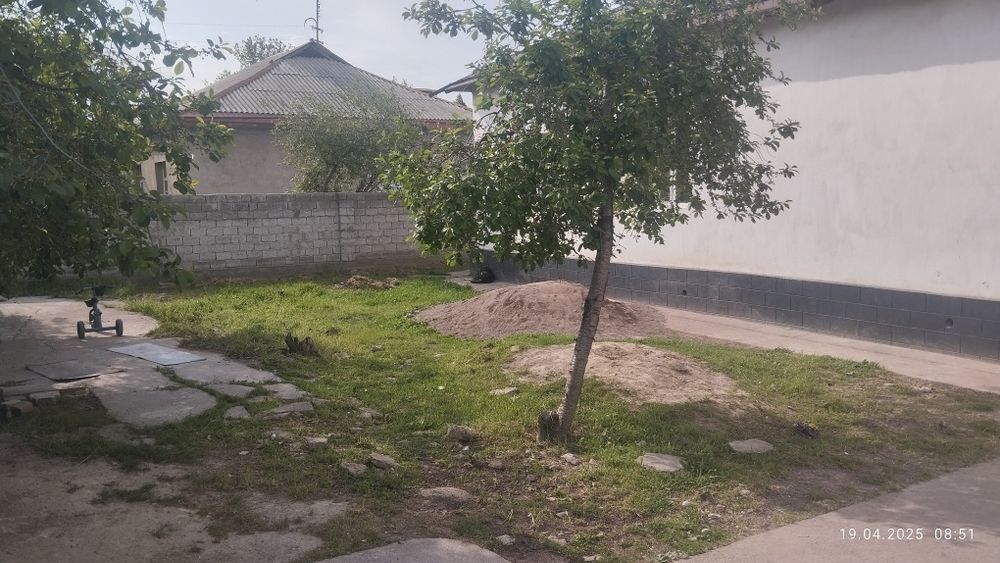 Bóstonliq tumani Yangi ovul mahallasida Charvoq yóli tomonda uy sotila