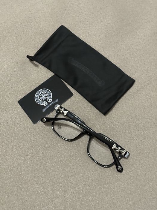 Vand o pereche de ochelari Chrome hearts