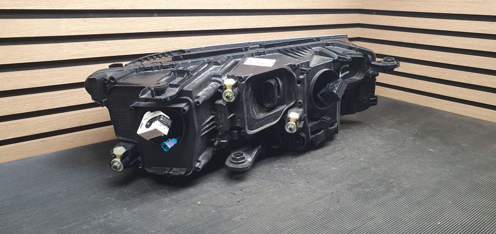 Vw Touareg 3 III 761 lift far stanga full led matrix facelift