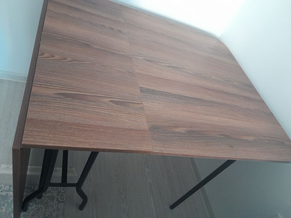 Продается стол книжка