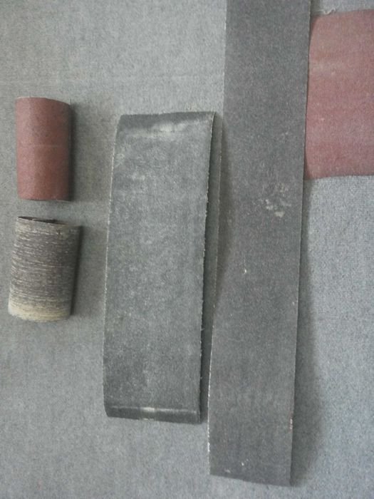 Крупнозернистая наждачная бумага для обдирки металла