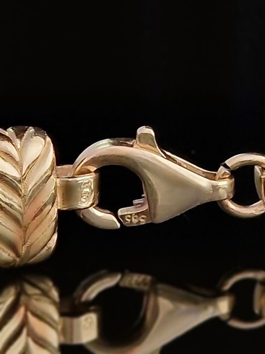 Bratara aur 14k  barbati