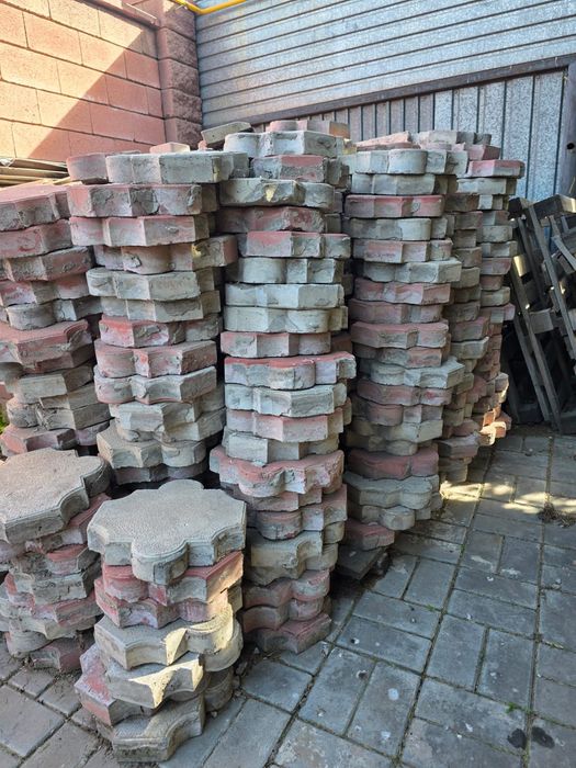 Брусчатка               .