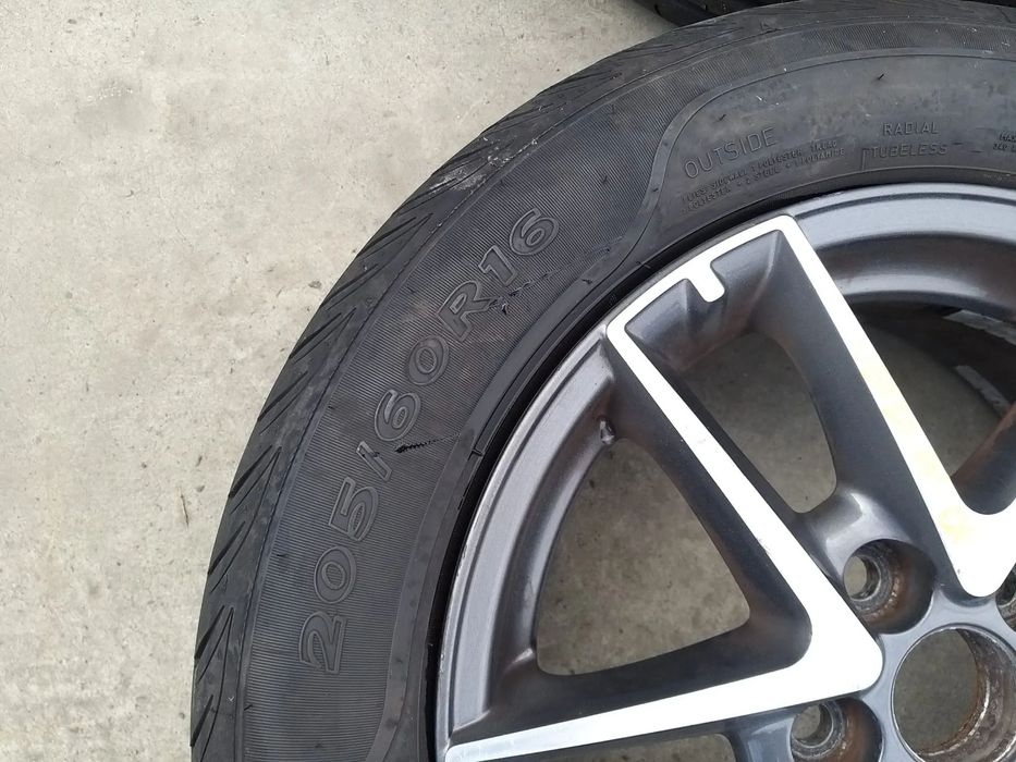 Set jante aliaj r16 cu anvelope 205/60r16 toyota verso 2014 42611yy500