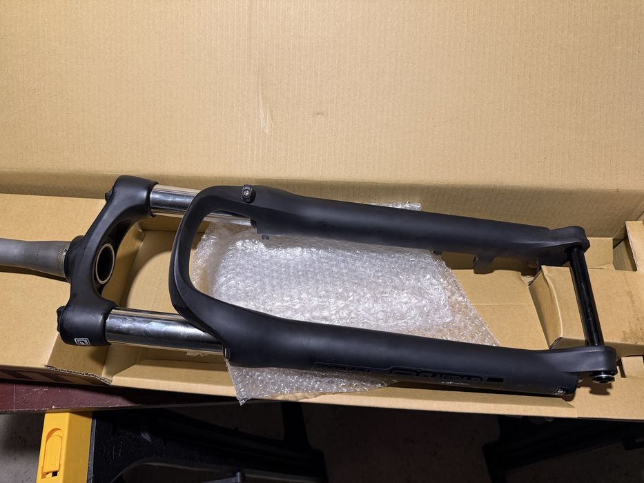 Вилка Suntour XCM 34 boost