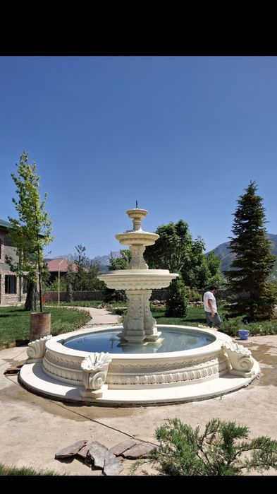 Fontan . Фонтан .