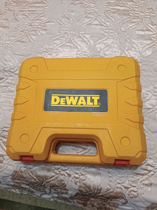 Шуруповёрт Девальт.