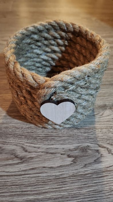 Vaze, cosulete hand made, din materiale reciclate