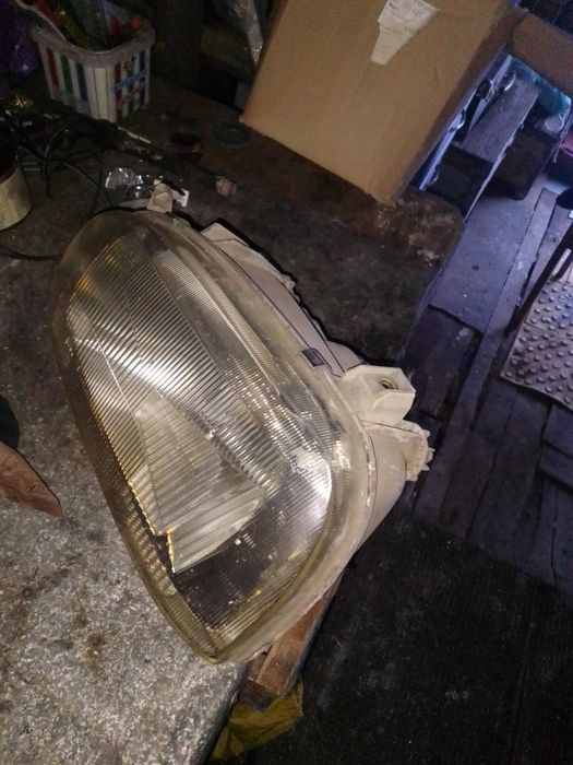 Пердни фара в заборе