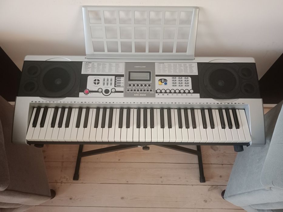 Продам синтезатор