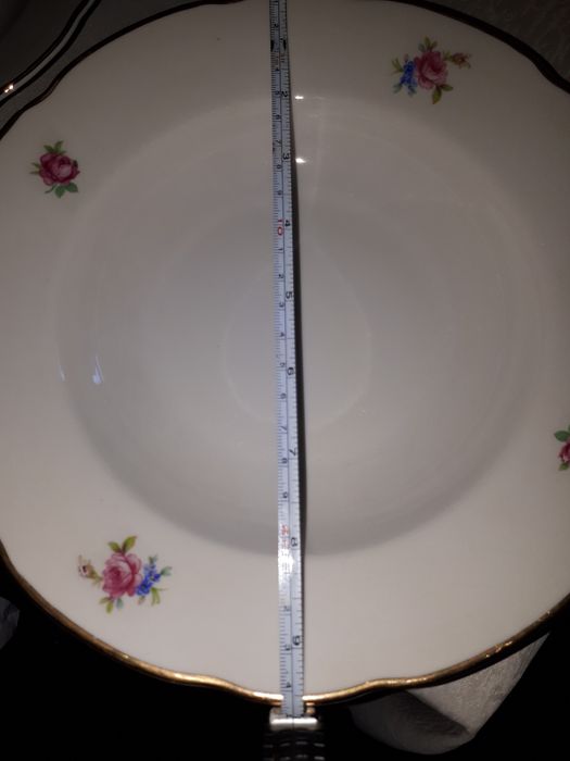 6 броя порцеланови чинии