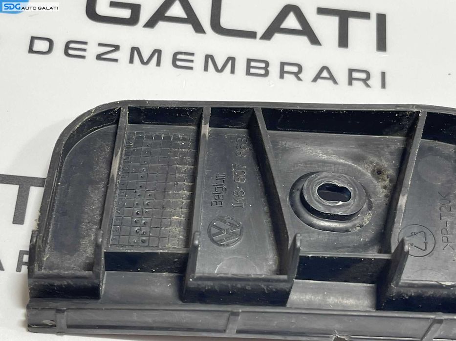 Suport Ghidaj Central pentru Bara Spoiler Spate Volkswagen Golf 5 Hatchback 2004 - 2008 Cod 1K6807863