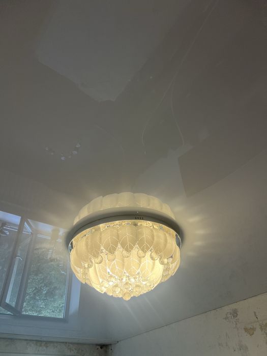 Продам Шикарную люстру