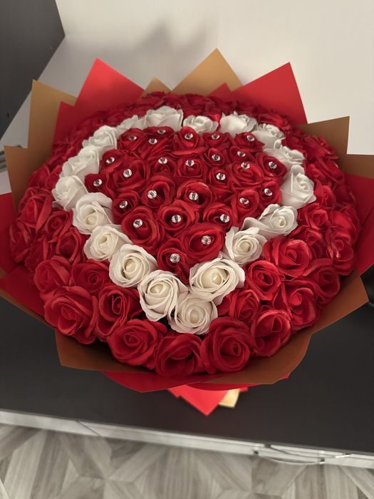 Buchete 101  de trandafiri de sapun parfumati