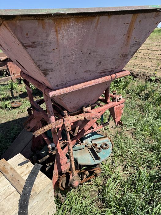 Разбрасыватель удобрений