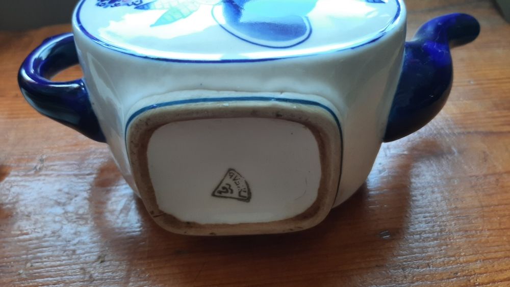 Продам чайник(Гжель)