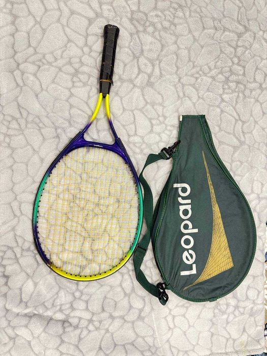 Продам теннисную ракетку Leopard