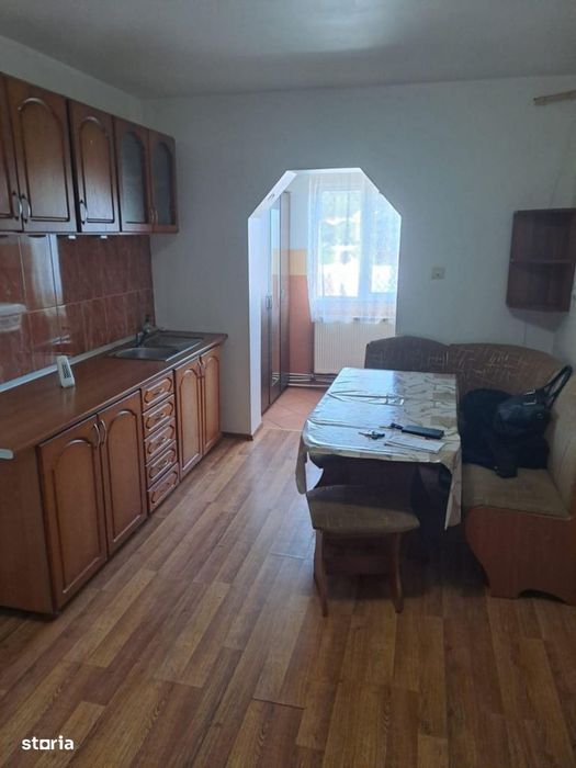 Apartament 3 camere 67 mp, etajul 4/5, zona Bradet