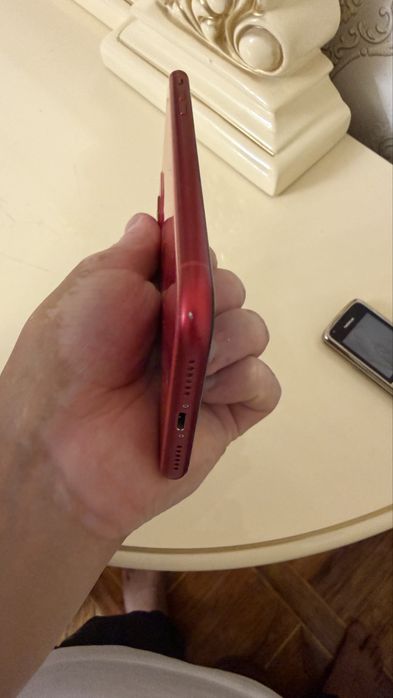 Iphone 11 red.
