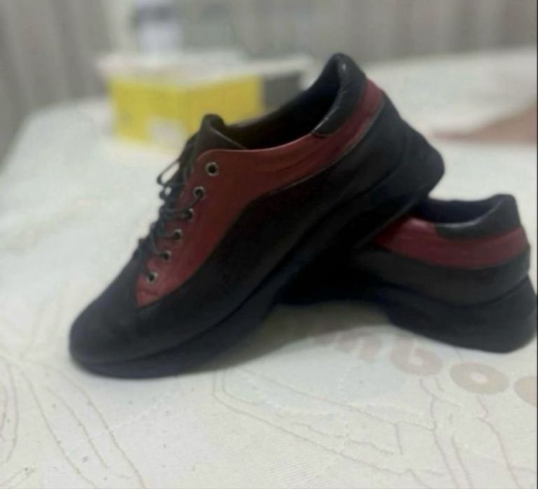 Кроссовки женские кожаные