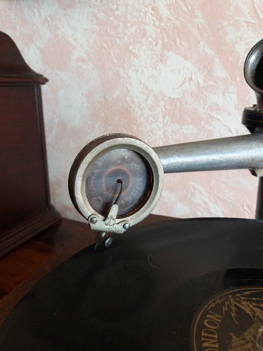 Грамофон с фуния Columbia ок. 1910 г.