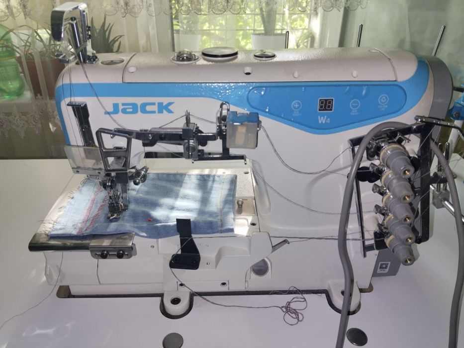 Tikuv mashinasi kóp ishlatilmagan 4-5 marta tikish tikilgan