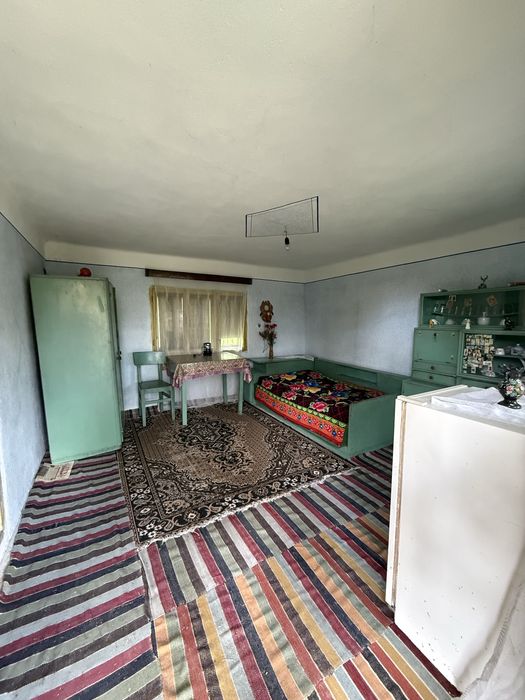 Casă de vânzare .