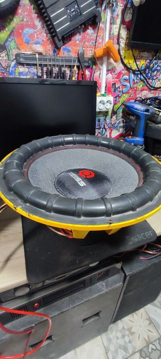 Vand subwoofer auto 12 inch helix si db distribuitor cabluri