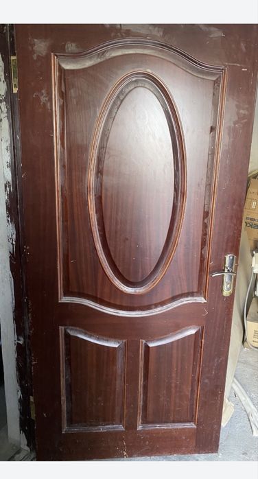 Продам межкомнатную дверь из массива дуб