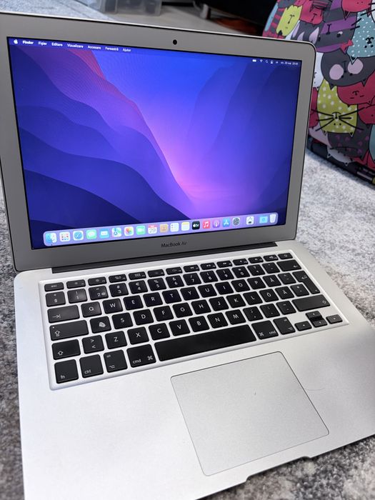 MacBook Air 13 inch (Early 2015) • 128GB SSD • Perfect Funcțional • Încărc