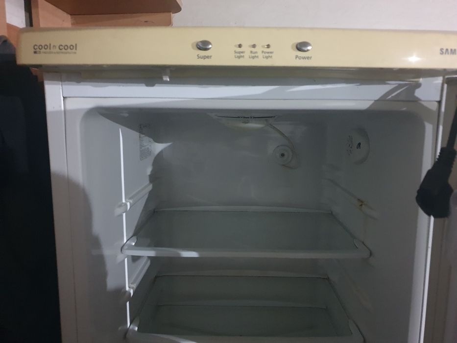 Продам нерабочий холодильник  самсунг