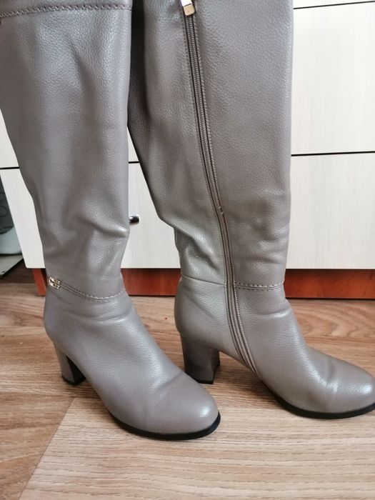 Продам женские сапоги