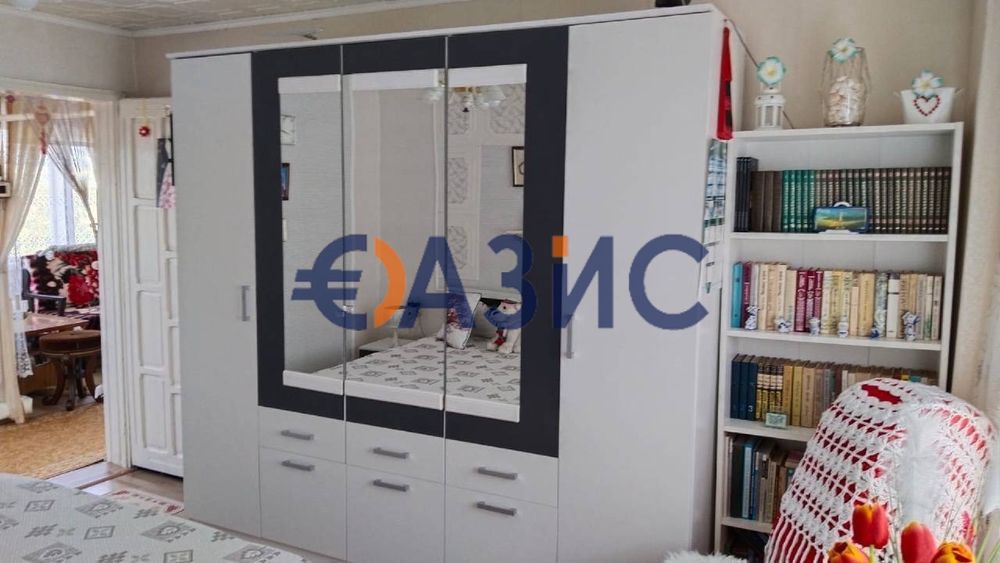 Двуетажна къща с парцел от 870 кв м В С. Вресово, Общ. Руен, обл.