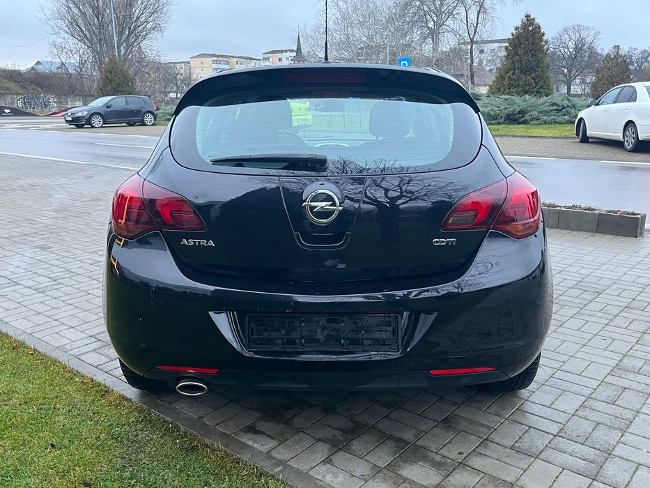 De vânzare Opel astra j