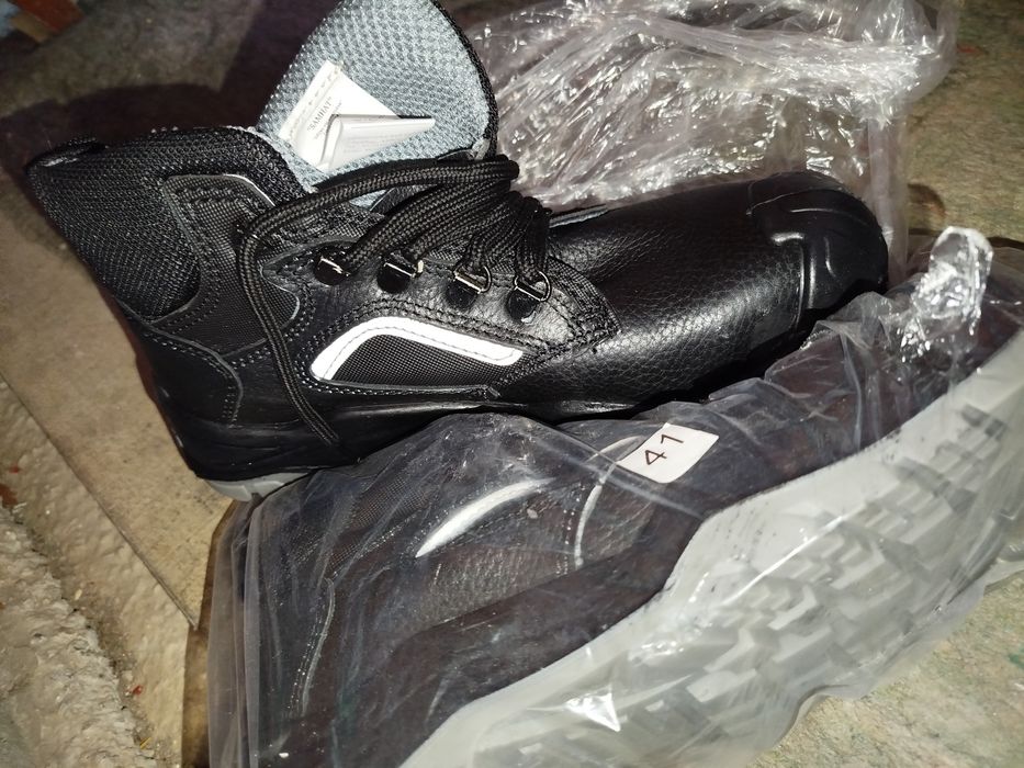 Срочно рабочи обувь три пары 41 размер